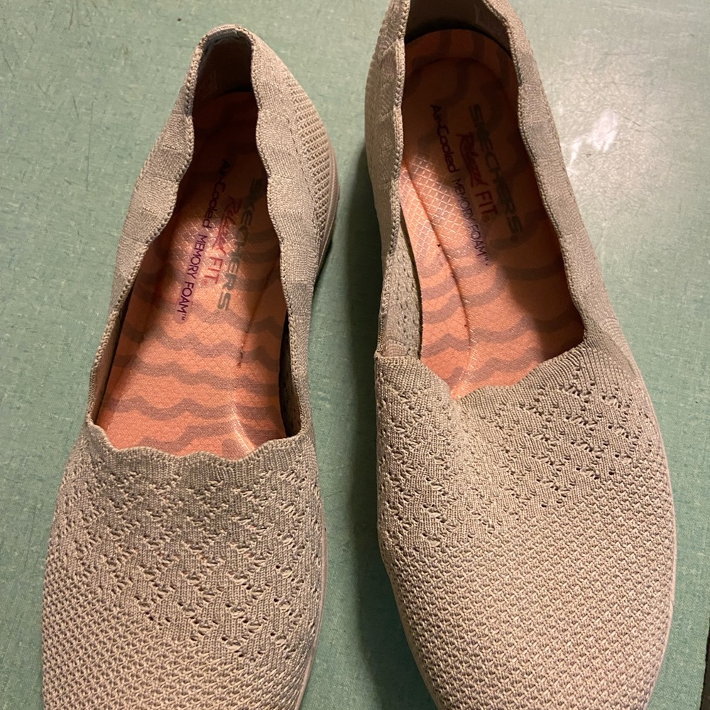 Sketchers Classic Fit Air Cooled MEMORY FOAM 49481 SLIP ON  US WOMEN  9.5